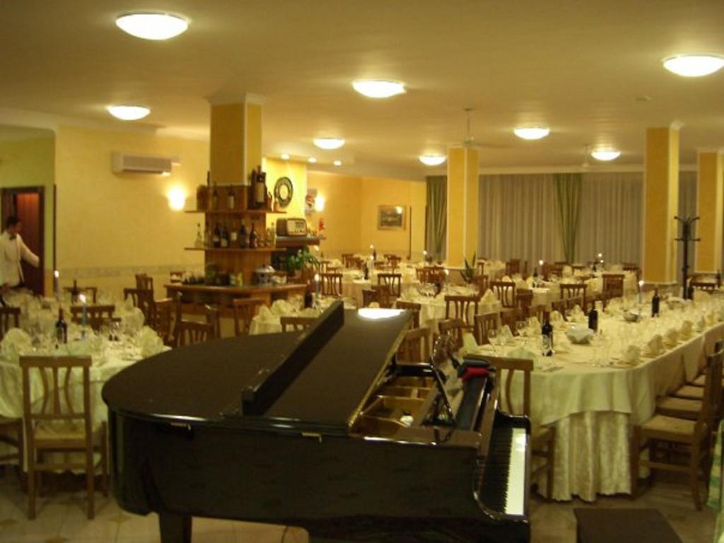 Hotel Ristorante Paradiso Albanella Exterior foto